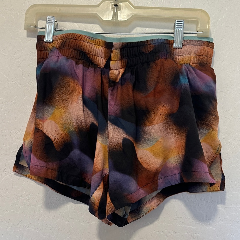 Fabletics Womens Breathe Mid-Rise Run Short Colorful‎ athletic pocket size small